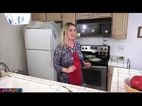 ❤️ Belle-mère qui le traie dans la cuisine avant son rendez-vous. ❤❌ Porno de qualité at porn fr.pornma-com.ru ️❤